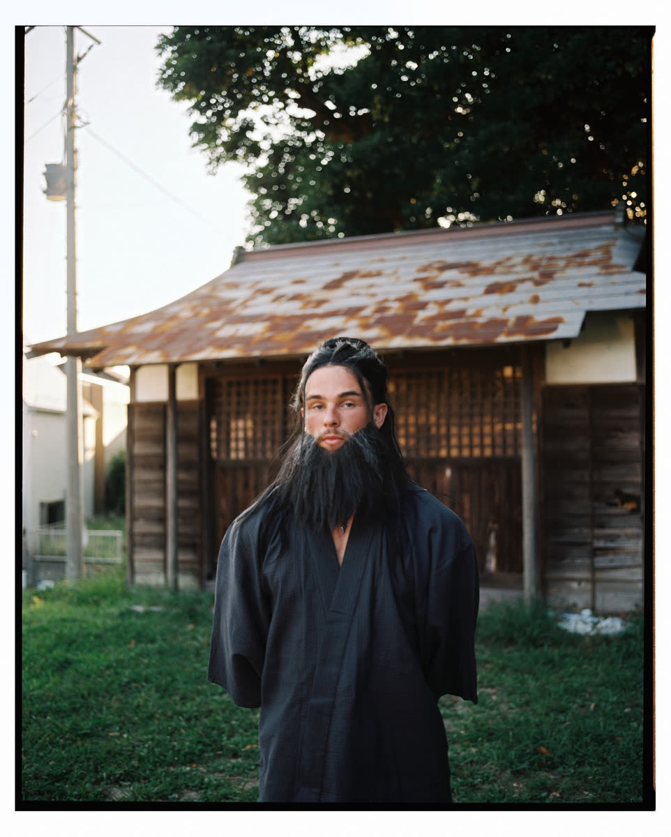 Achter de schermen — Wazuka Shirasu
